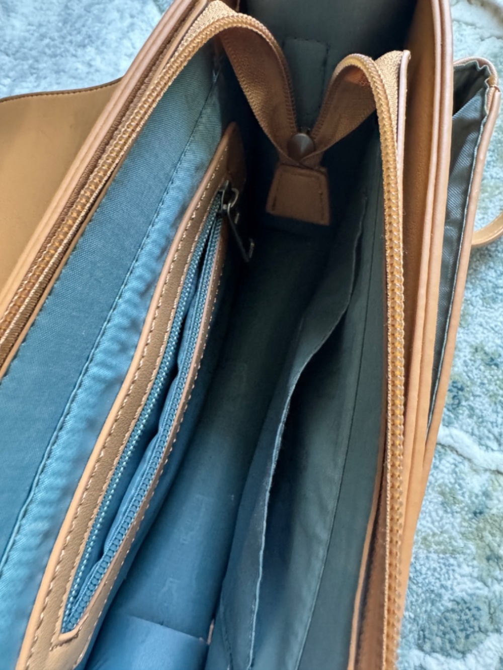 NWOT Pixie Mood Zoe Crossbody bag made from vegan faux leather - Picture 7 of 8